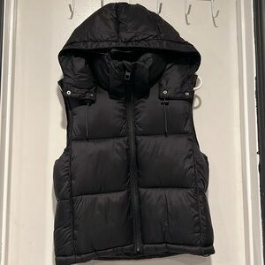 Zara black puff vest with hood